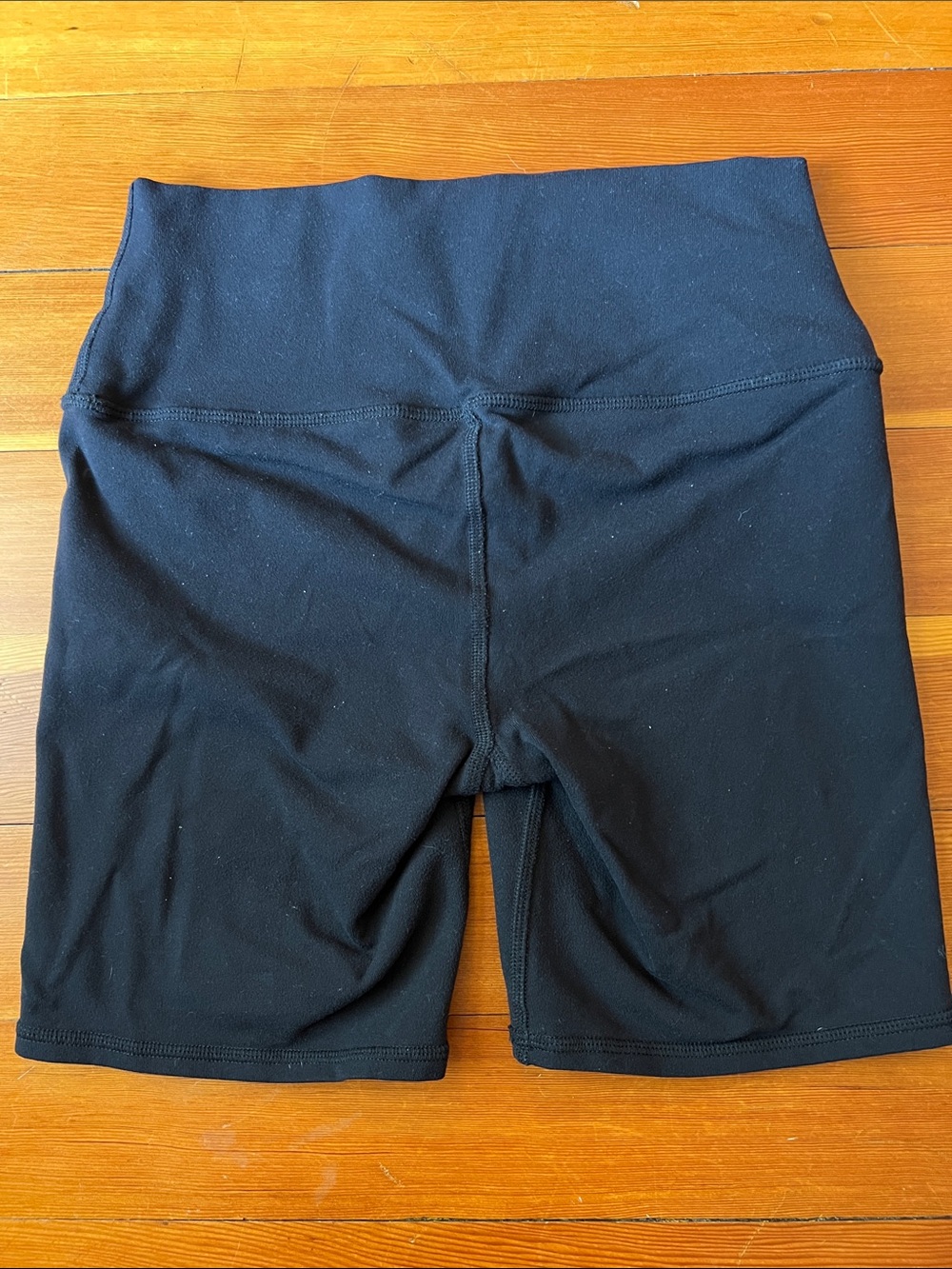 Alo Bike Shorts - Picture 2 of 3
